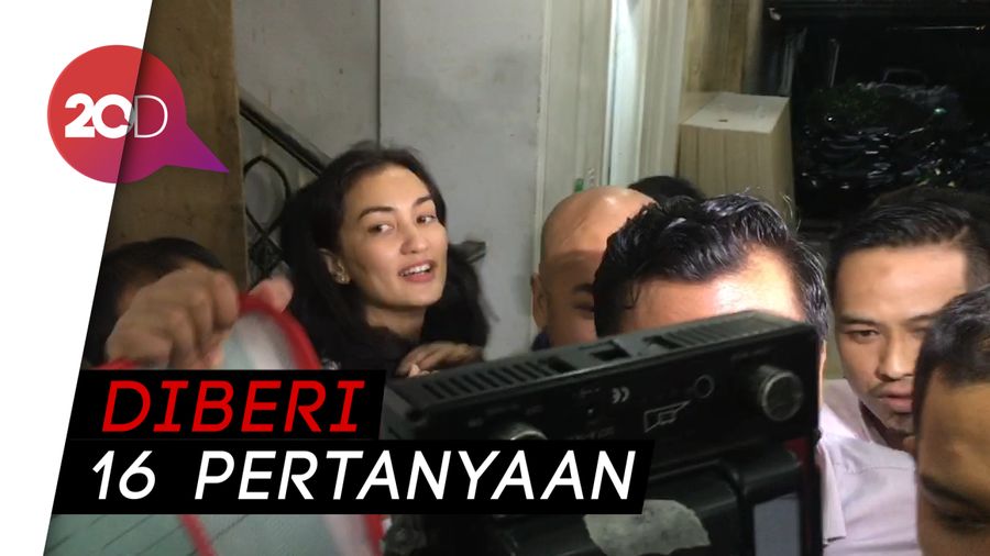 Pemeriksaan Atiqah Hasiholan Berlangsung Hingga Dini Hari