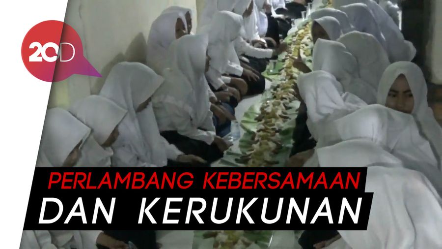Guyubnya Santri Bani Rancang Makan Polokan di Hari Santri