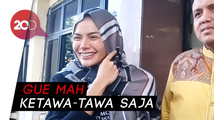 Senyum Semringah Nikita Mirzani Usai Diperiksa Penyidik