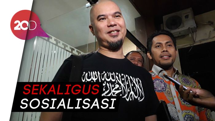 Ahmad Dhani Pakai Kaus Tauhid untuk Tangkal Jin Kelas Teri
