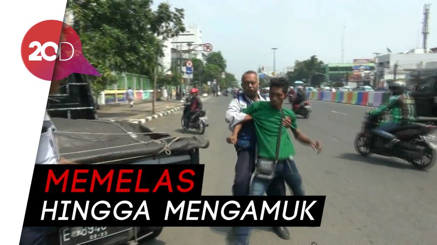 Cegah Mobilnya Diderek, Pemobil Ini Nangis di Hadapan Petugas