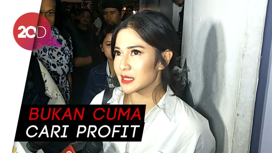 Cerita Dian Sastrowardoyo Terjun ke Dunia Desain Busana