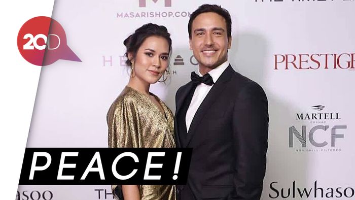 Lihat Gaya Raisa Saat Terciduk Hengpong Jadul