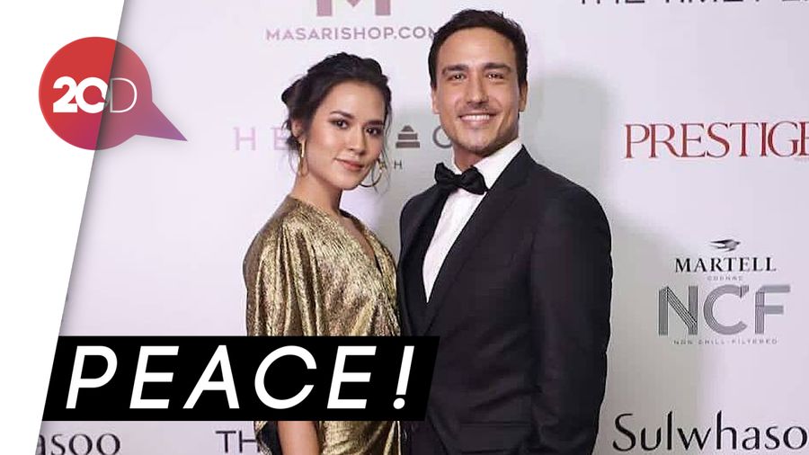 Lihat Gaya Raisa Saat Terciduk Hengpong Jadul