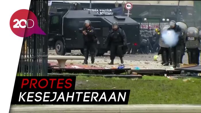 Protes Berujung Bentrok, Polisi Argentina Tembaki Pendemo