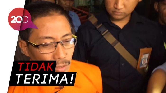 Berompi Tahanan KPK, Bupati Cirebon Bantah Terima Suap