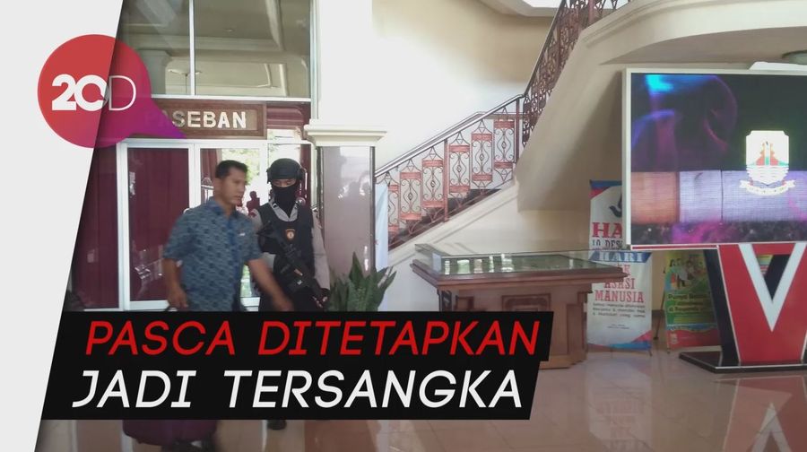 KPK Geledah Ruang Kerja Bupati Cirebon, 4 Koper Disita