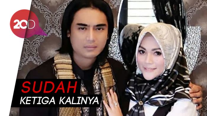 Lagi-lagi, Charly van Houten Digugat Cerai Sang Istri