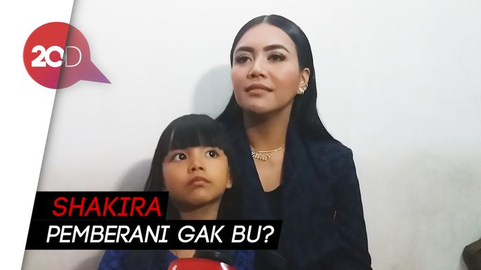 Saat Denada Kuatkan Hati Shakira Jalani Kemoterapi