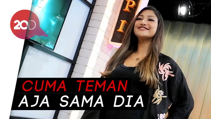 Rahma Azhari Bantah Pacaran dengan Zack Lee 