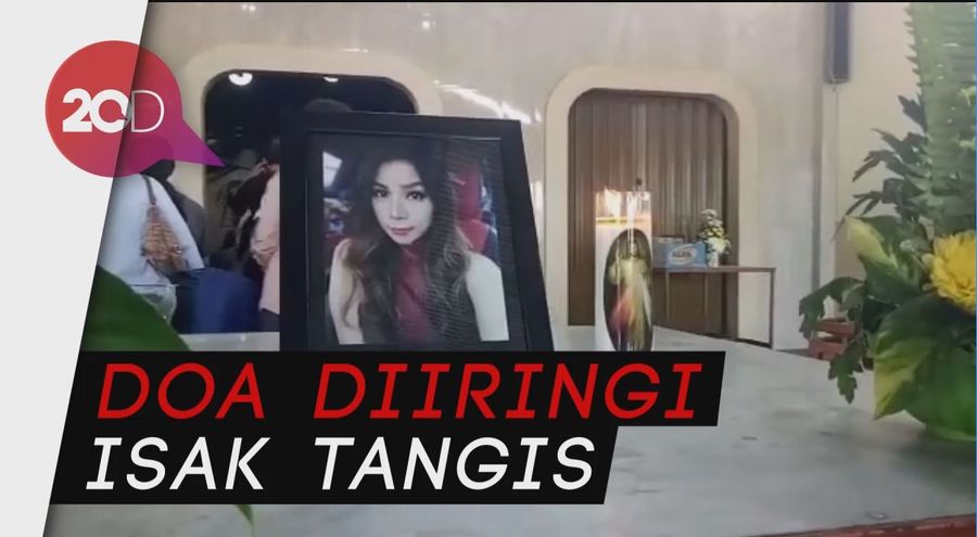 Tangis Kerabat di Sela Kremasi Sekeluarga yang Tewas Bunuh Diri
