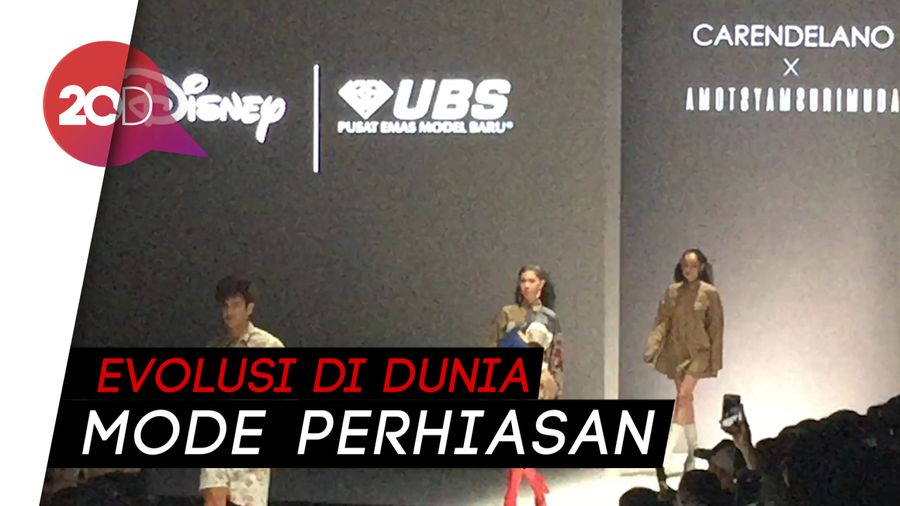 Gemas! Ada Micky Mouse di Catwalk Jakarta Fashion Week 2019