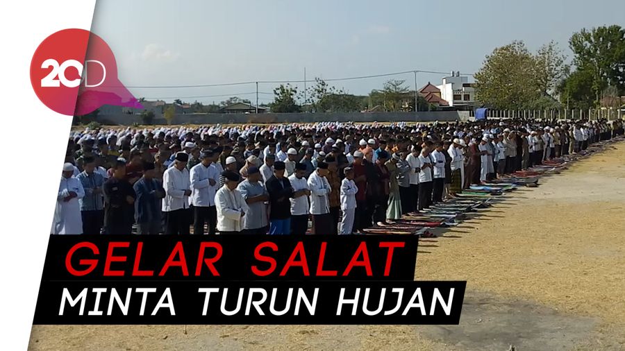 Ribuan Warga Ponorogo Gelar Salat Minta Turun Hujan