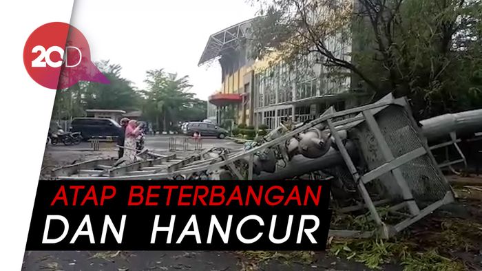 Venue Jakabaring Rusak Diamuk Angin Kencang