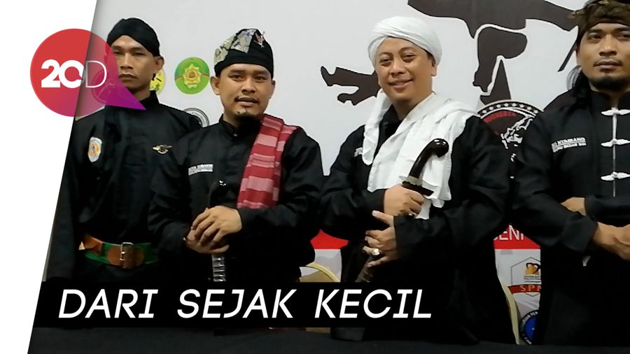 Ternyata Opick Bisa Bela Diri dan Gemar Koleksi Senjata 