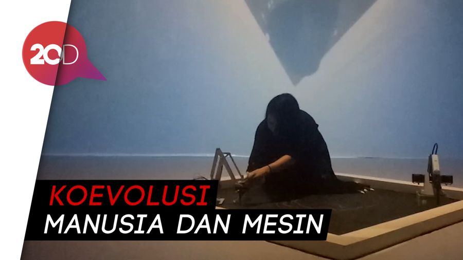 Aksi Keren Seniman Melukis Bareng Robot 