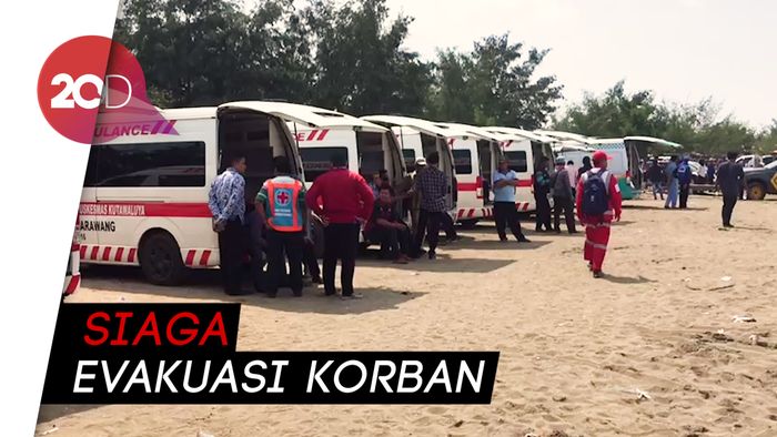 Ambulans hingga Truk TNI Berjajar Siaga di Pantai Karawang