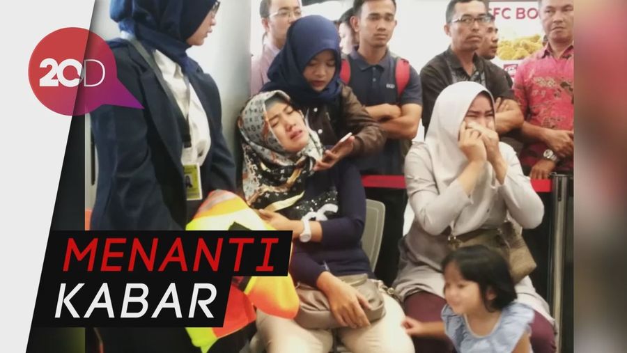 Jerit Tangis Keluarga Penumpang Lion Air di Bandara Pangkalpinang