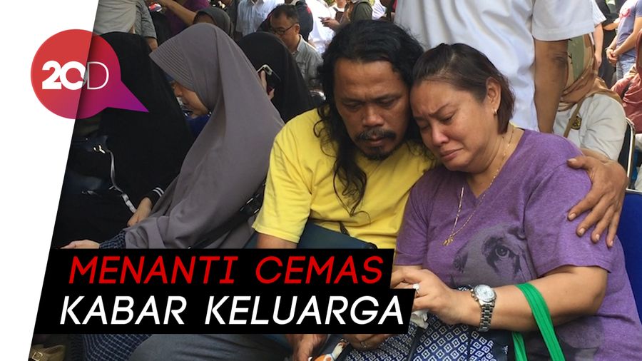 Kerabat Penumpang Lion Air JT 610 Padati Posko Halim
