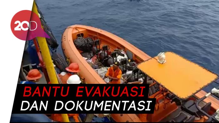 Petugas Lepas Pantai Pertamina Temukan Puing Lion Air JT 610 