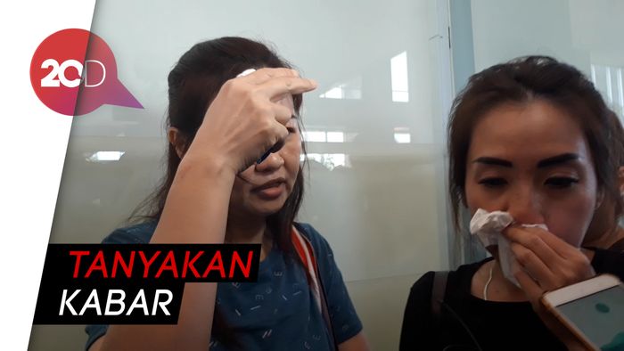 Tangisan Keluarga Korban Pesawat Lion Air Datangi Kantor Basarnas