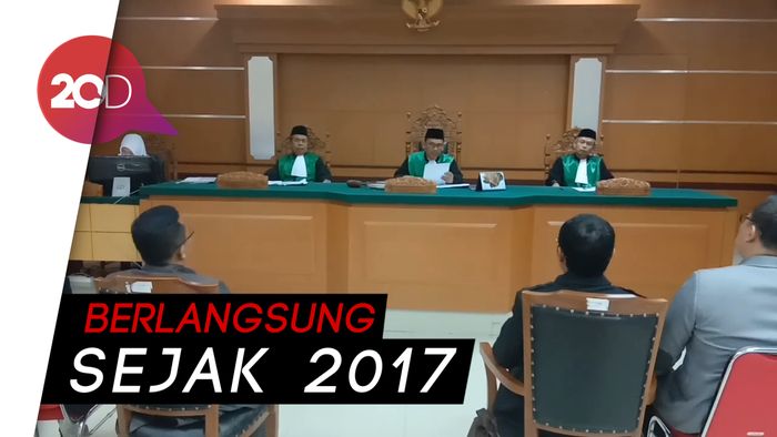 Apa Alasan Regina Gugat Cerai Charly Van Houten?