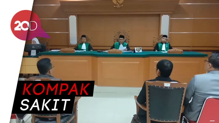 Charly dan Regina Kompak Absen di Sidang Cerai Perdana