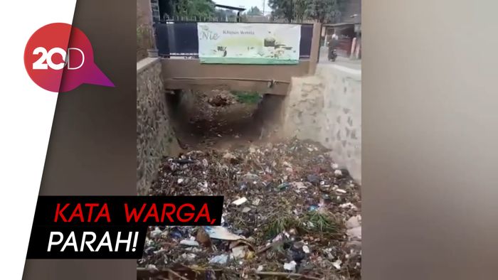 Ngeri! Ada ‘Tsunami’ Sampah di Sungai Kab Bandung