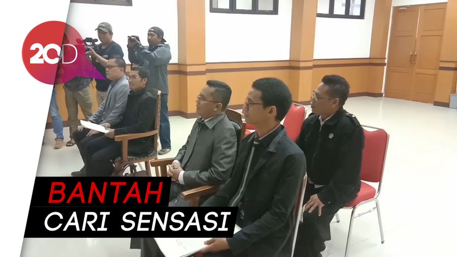 Regina dan Charly Van Houten Sudah Pisah Rumah