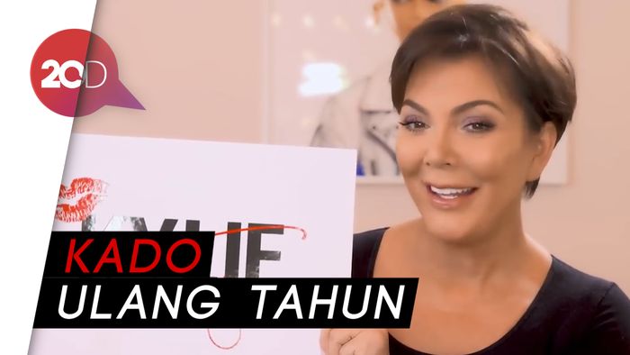  Kylie Jenner Hadiahi Sang Ibu Ferrari 488