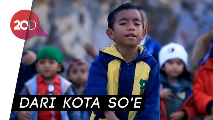 Viral Video Bocah NTT Pamer Aksi Nge-rap
