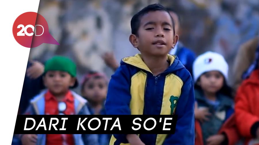 Viral Video Bocah NTT Pamer Aksi Nge-rap