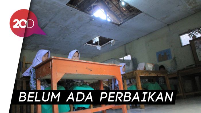 Atap Bocor, Madrasah Ini Butuh Perbaikan