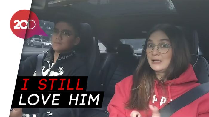 Luna Maya Curhat Soal Kandasnya Hubungan dengan Reino Barack