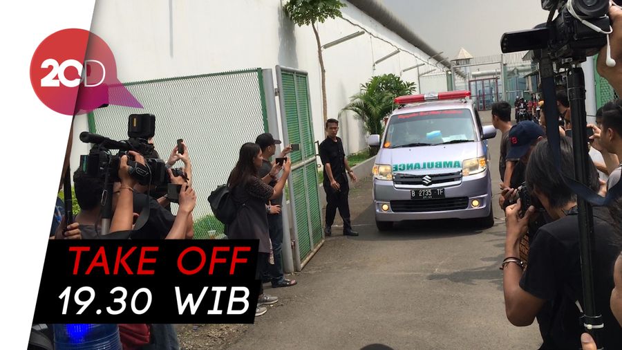  Jenazah Pretty Asmara Telah Diberangkatkan ke Bandara Soetta