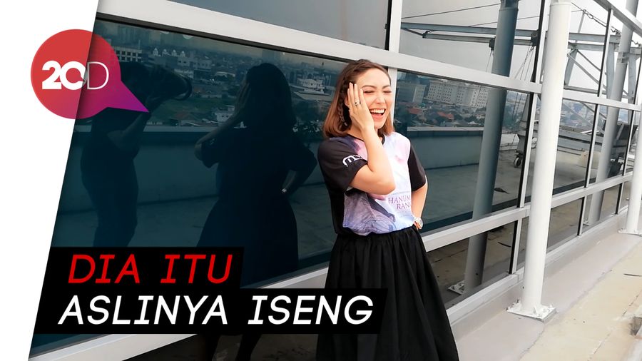 Nge-vlog Bareng Suami, Ayu Dewi: Persiapan Ngalahin Syuting Film