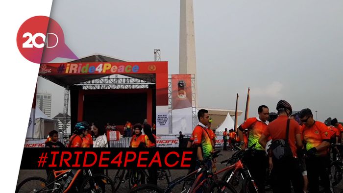TNI-Polri Gowes Bareng Kampanyekan Pemilu Damai