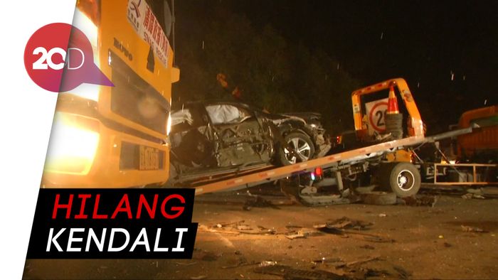 Truk Tabrak Antrean Mobil di Pintu Tol China, 14 Tewas
