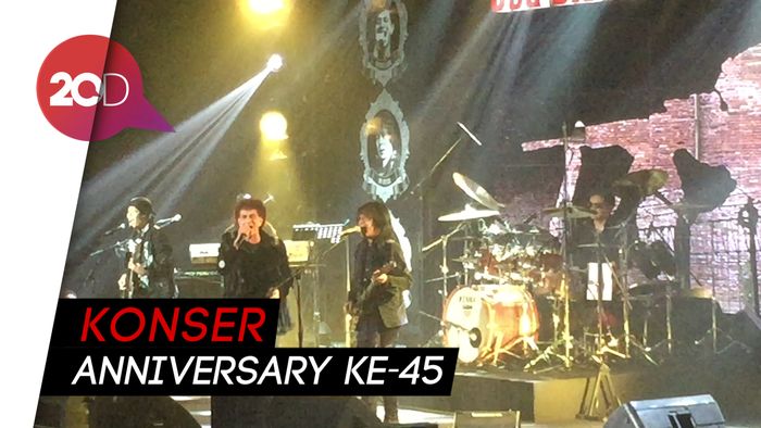 Walau Tak Lagi Muda, God Bless Tetap Tampil Menggelegar