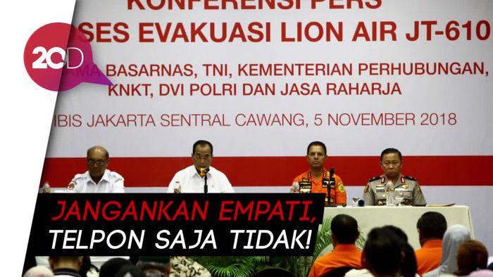 Ekspresi Kekesalan Keluarga Korban ke Pihak Lion Air