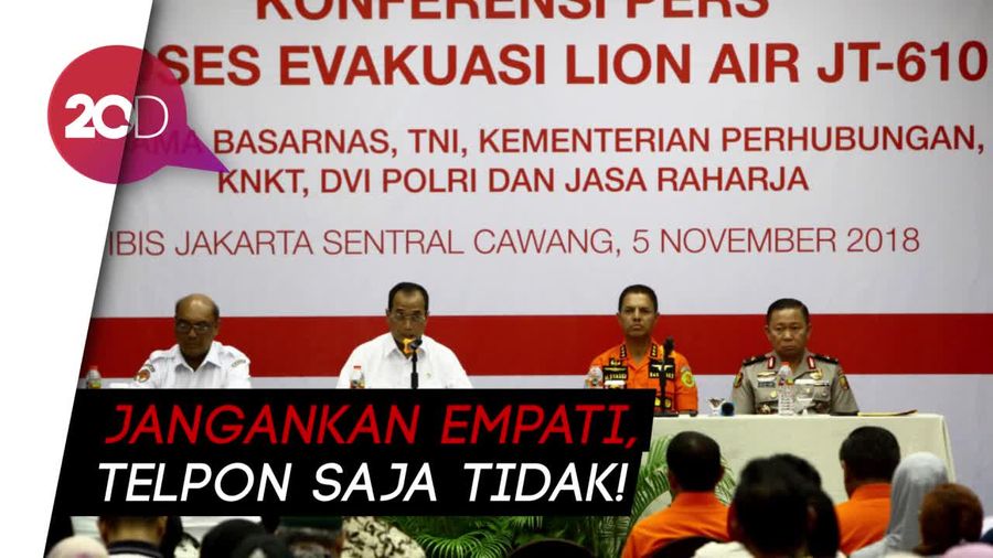 Ekspresi Kekesalan Keluarga Korban ke Pihak Lion Air