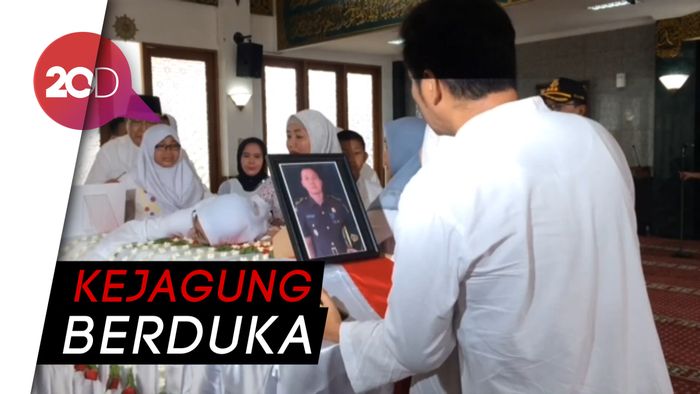 Isak Tangis Iringi Kepergian Jaksa Korban Lion Air PK-LQP