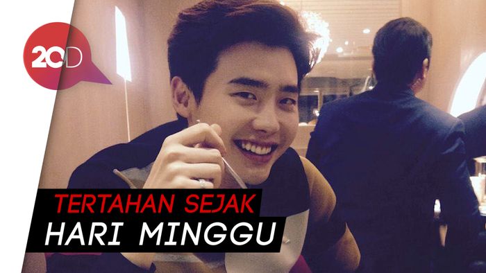 Pulang ke Korea, Lee Jong Suk Malah Tertahan di Imigrasi Jakarta