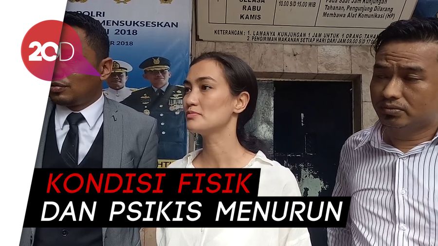  Atiqah Hasiholan Ceritakan Kondisi Terkini Ratna Sarumpaet