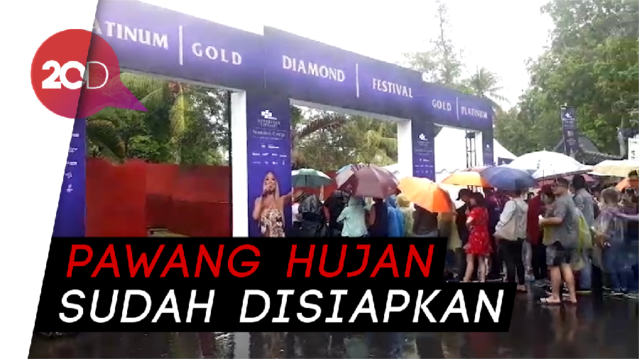 Jelang Konser Mariah Carey, Borobudur Diguyur Hujan