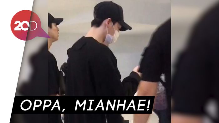 Menangis, Fans Minta Maaf pada Lee Jong Suk di Bandara
