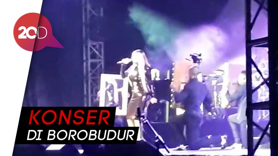 Panggung Licin, Performa Mariah Carey Tetap Pecah!