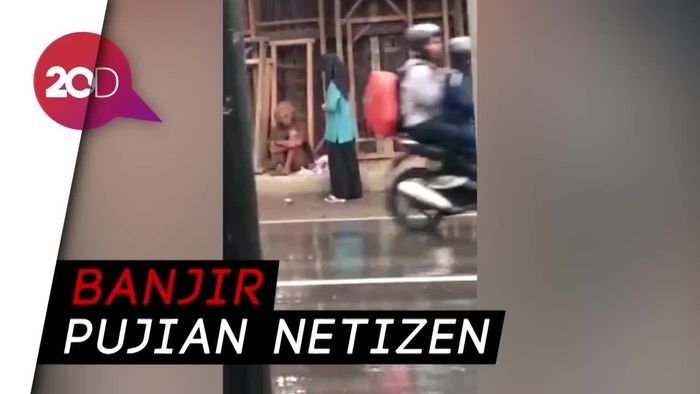 Siswa SMK Ini Viral Usai Beri Baju dan Makanan ke ODGJ