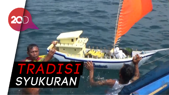 Nelayan Banyuwangi Gelar Ritual Petik Laut Rebo Wekasan 