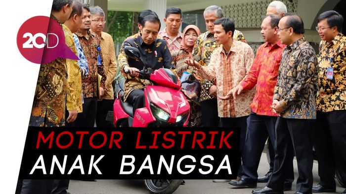 Jokowi Jajal Motor Listrik Gesits: Suara Halus, Nggak ada Greng-greng